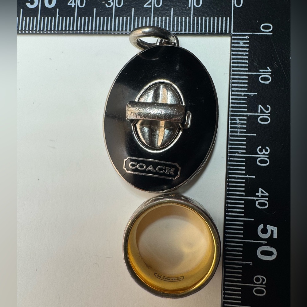 Coach trinkets FLAWED enamel ring and key holder - Picture 7 of 8